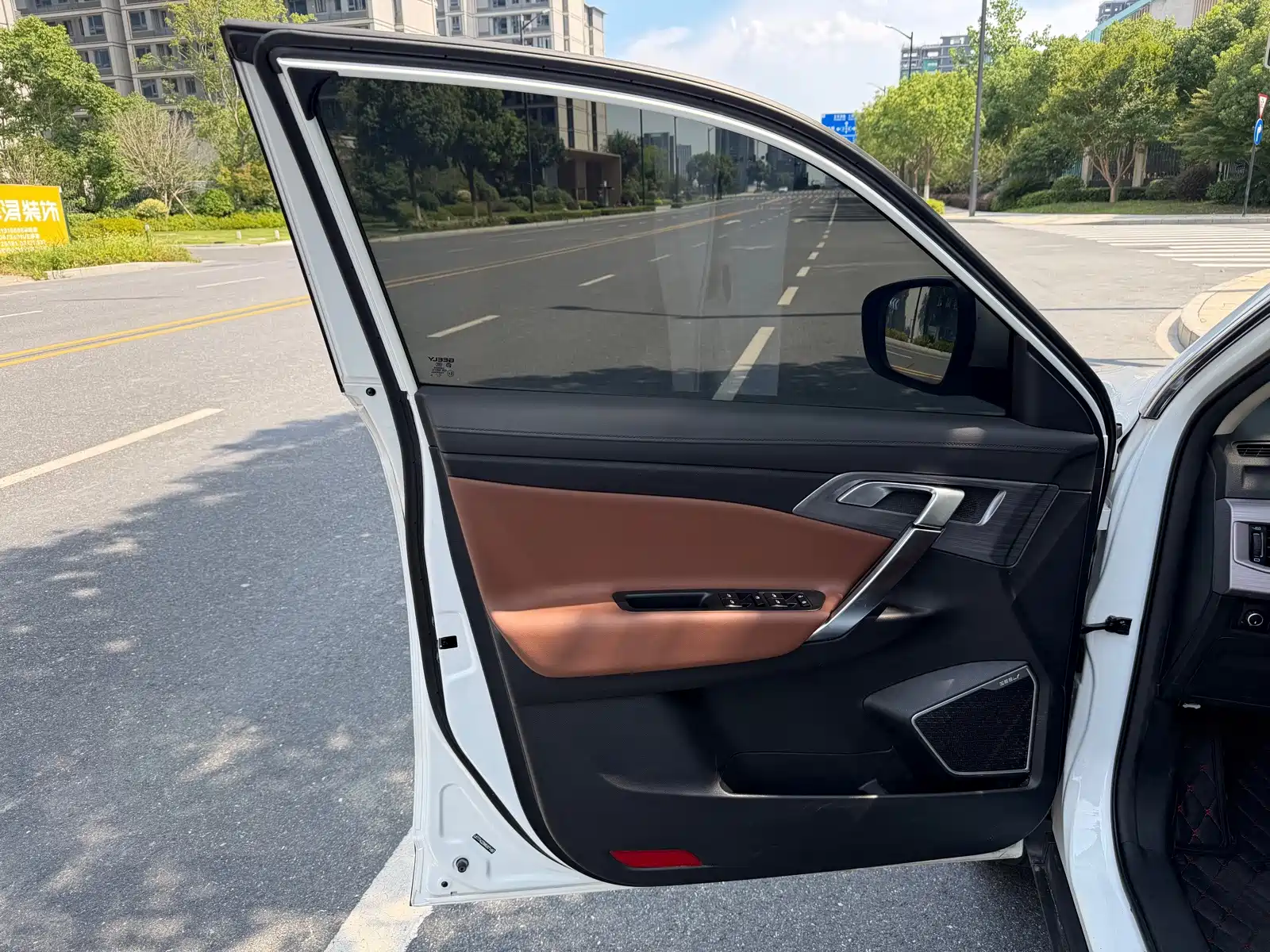 Фото 9 - Geely Atlas