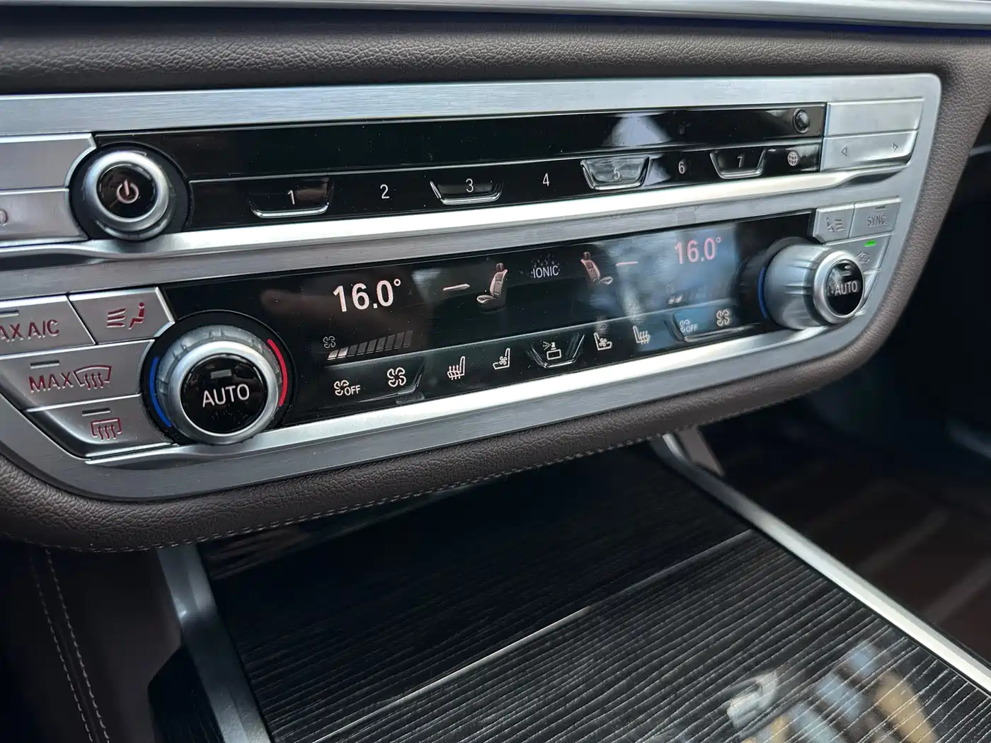 BMW 7 Series 2019 740Li Exclusive M Sport Package фото 9