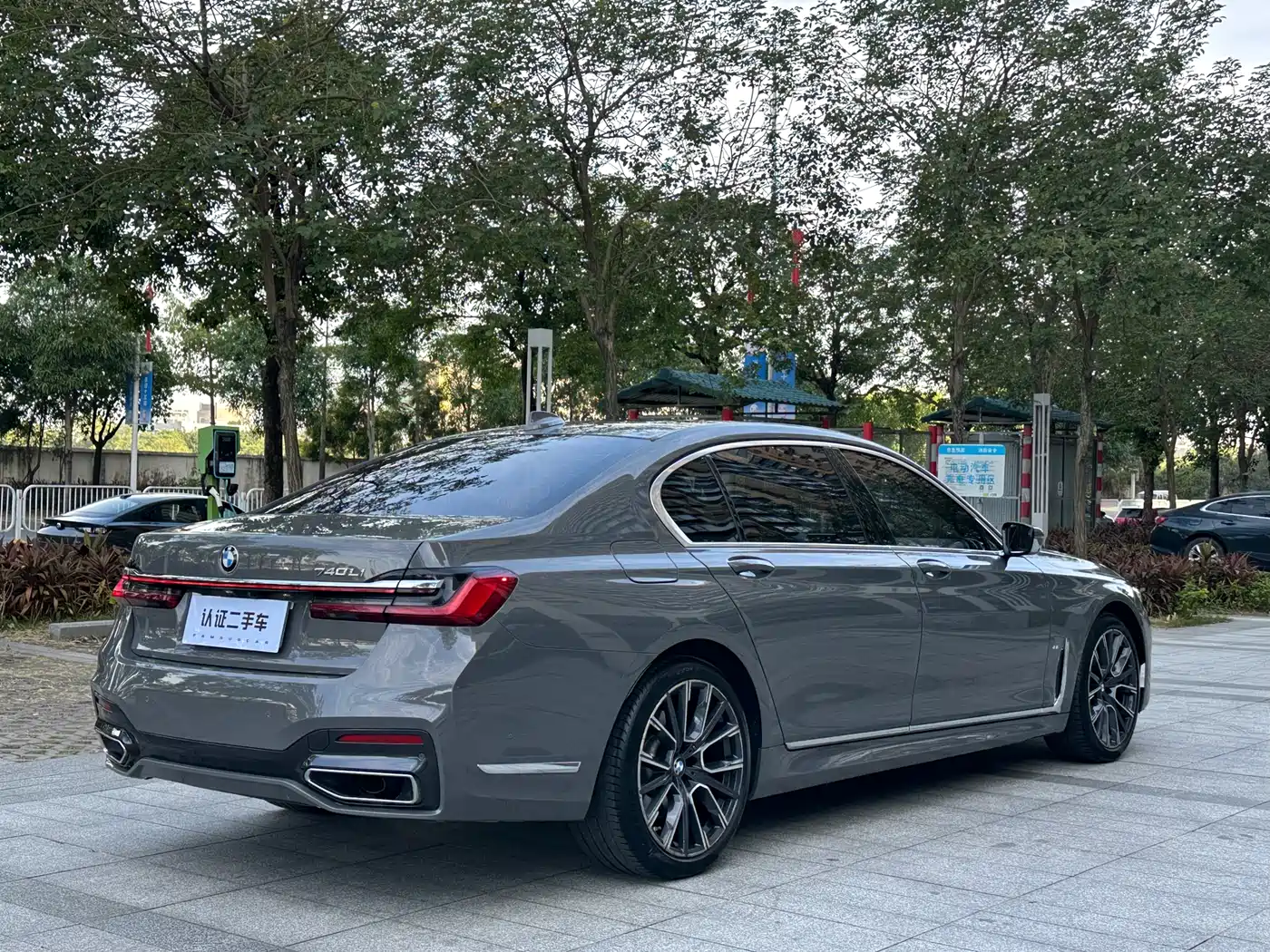 BMW 7 Series 2019 740Li Exclusive M Sport Package фото 14