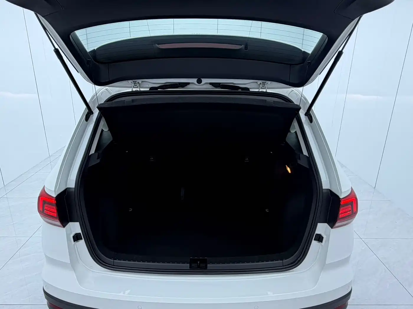 Volkswagen Tharu 2022 280TSI FWD Luxury Edition фото 15