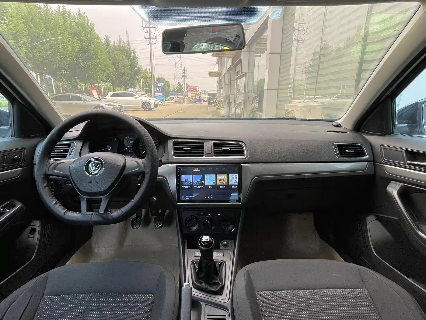 Volkswagen Lavida 2017 1.6L Manual Trend Edition фото 8