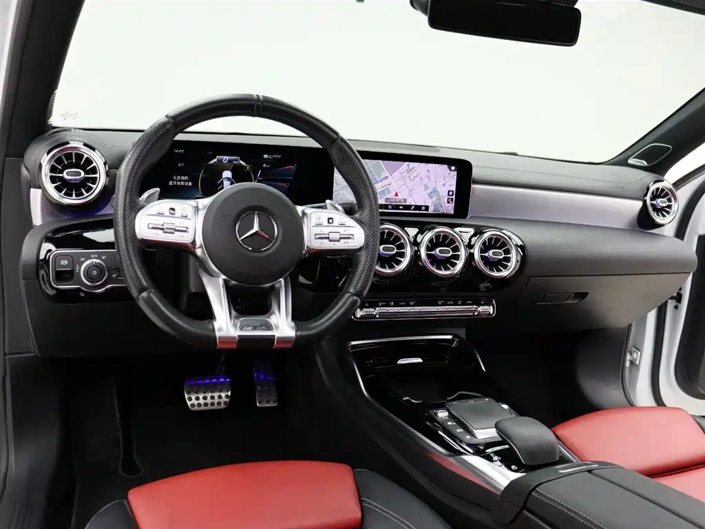 Mercedes-Benz A-Class AMG (Import) 2020 AMG A 35 4MATIC фото 8