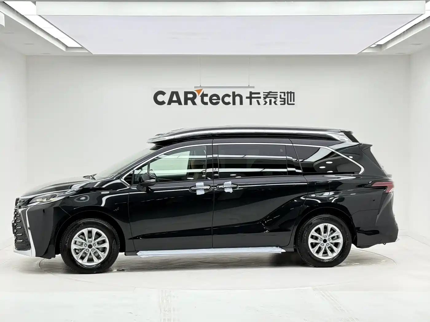 Toyota Granvia 2024 2.5L Hybrid Comfort фото 4