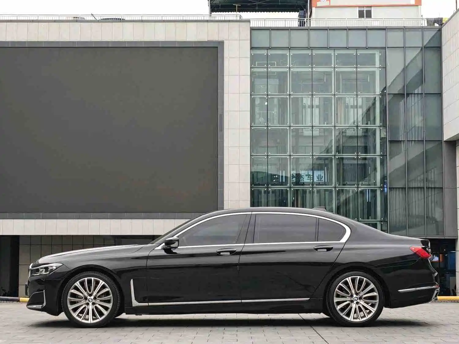 Фото 4 - BMW 7 Series