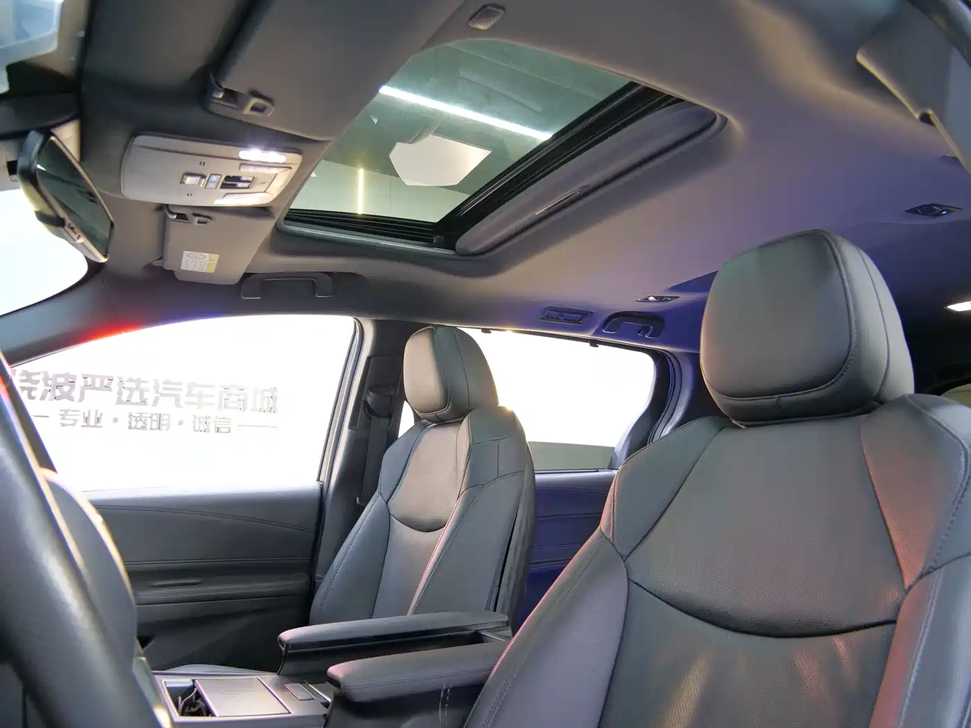 Toyota Sienna 2021 2.5L Hybrid Premium Edition фото 23