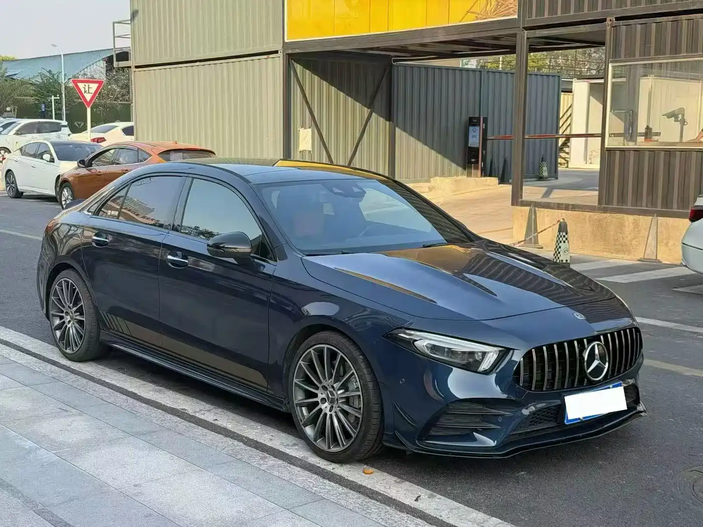 Mercedes-Benz A-Class AMG 2019 AMG A 35 L 4MATIC фото 3