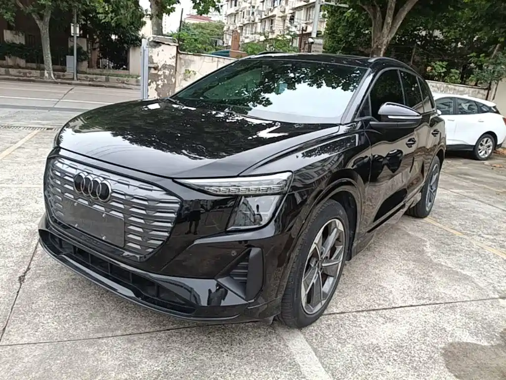 Фото 2 - Audi Q5 e-tron
