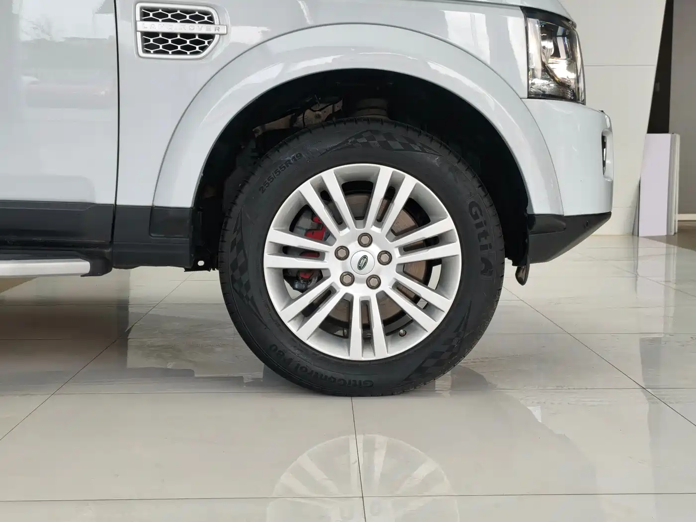 Land Rover Discovery 2016 3.0 SC V6 HSE фото 9