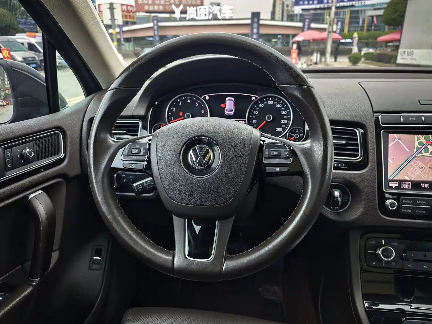 VOLKSWAGEN TOUAREG