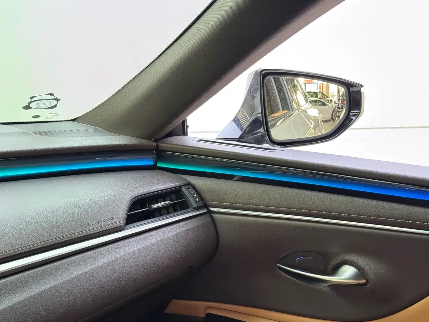Фото 9 - Lexus ES