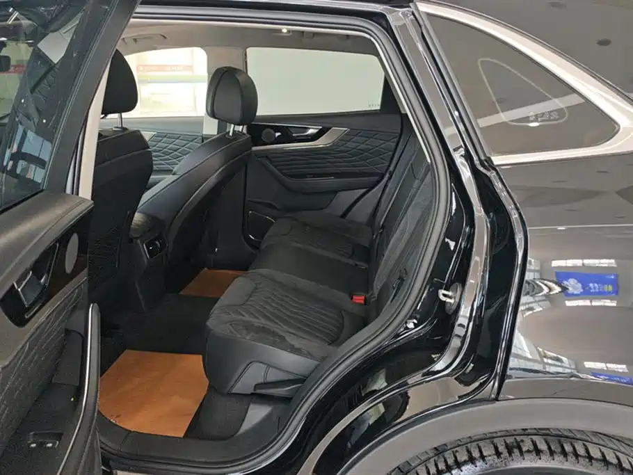 Hongqi HS5 2022 Facelift 2.0T Smart Flag Enjoyment Edition фото 11