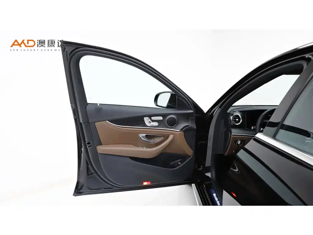 Mercedes-Benz E-Class New Energy 2022 E 350 e L Plug-in Hybrid Sports Sedan фото 10