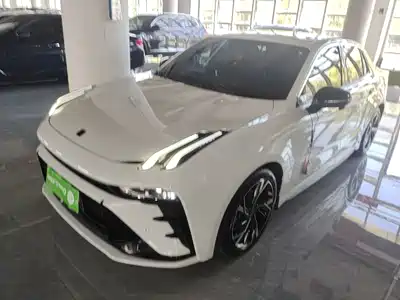 Lynk & Co 03