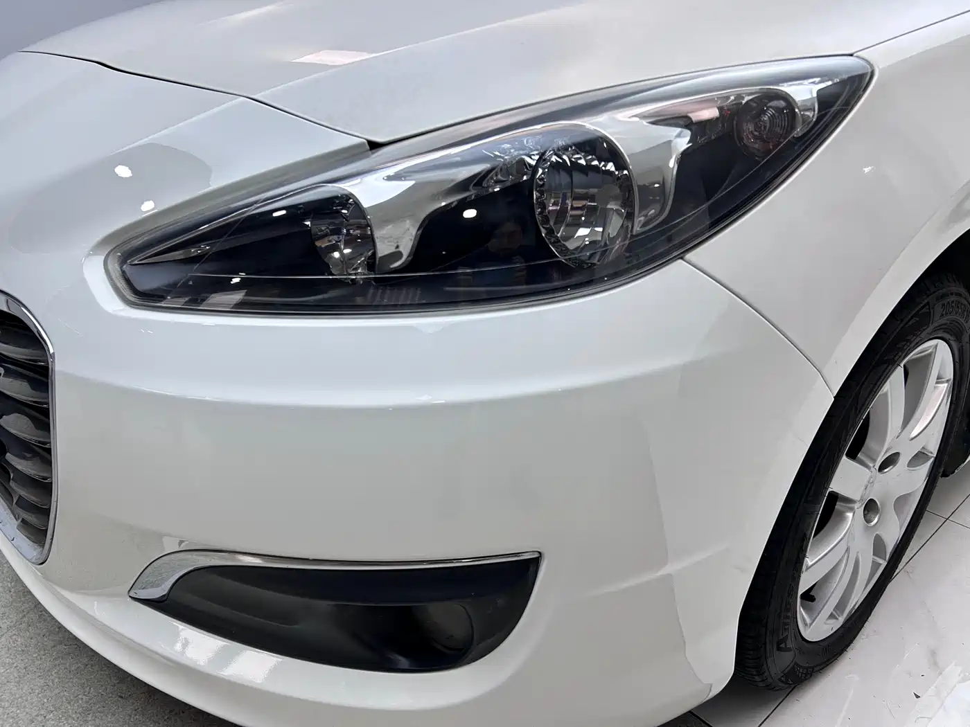 Peugeot 308 2014 Model Joy Edition Classic 1.6L Automatic Superior Style фото 27