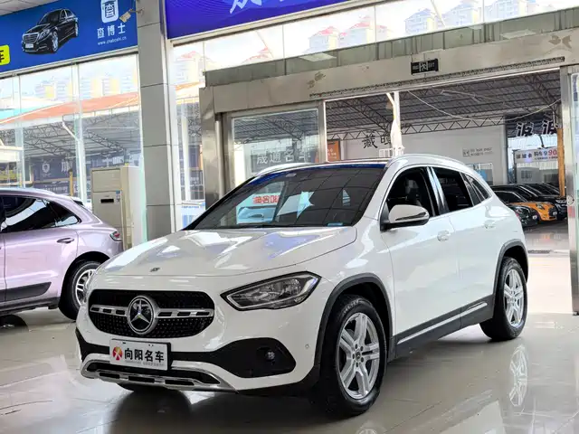 Mercedes-Benz GLA Рестайлинг, GLA 180