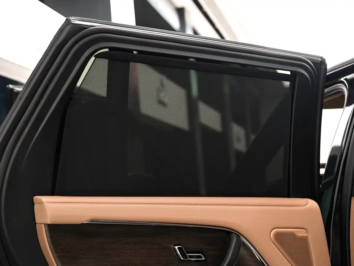 Land Rover Range Rover 2023 3.0 L6 400PS Genesis Extended Version фото 6