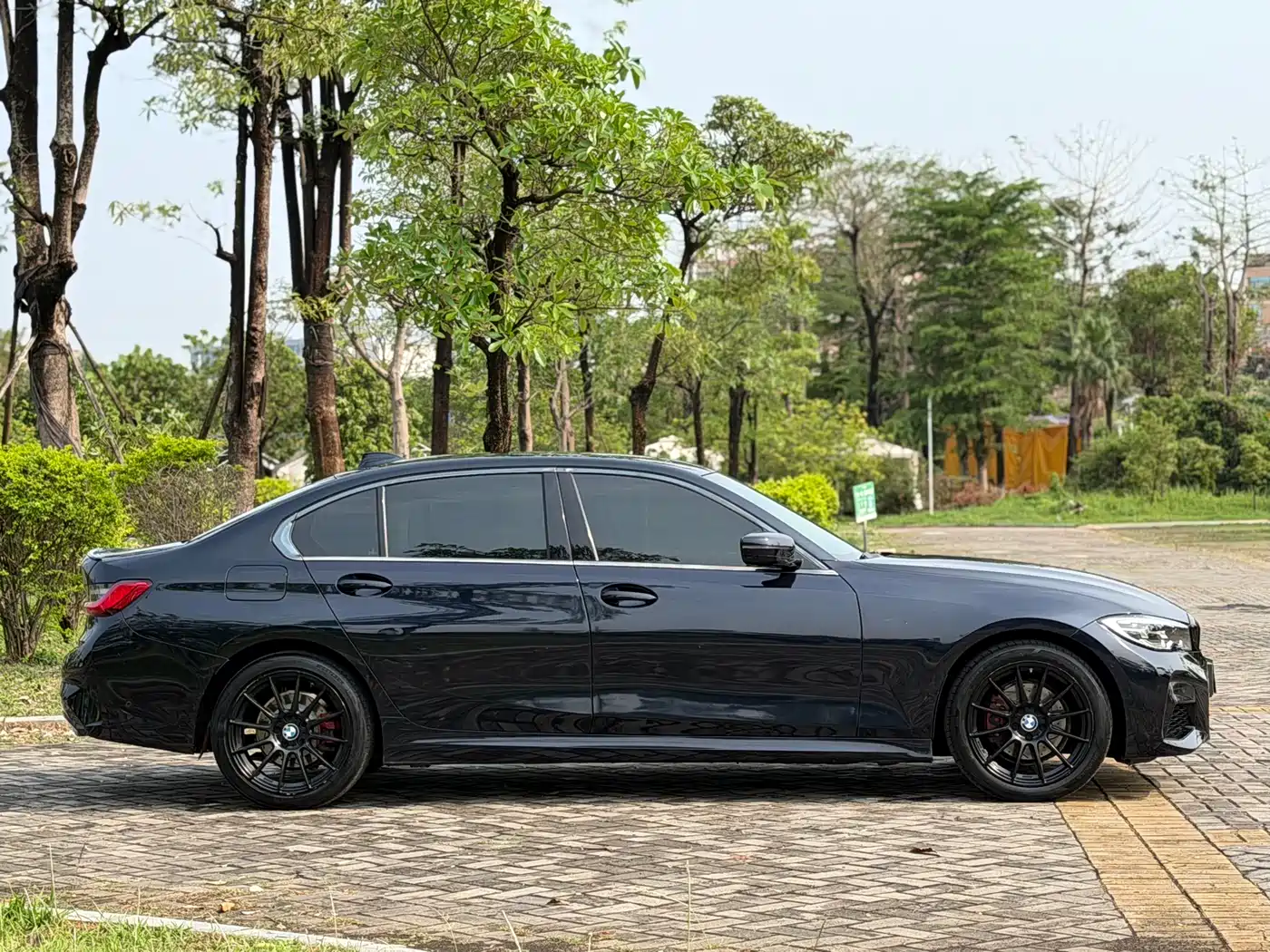 BMW 3-SERIES
