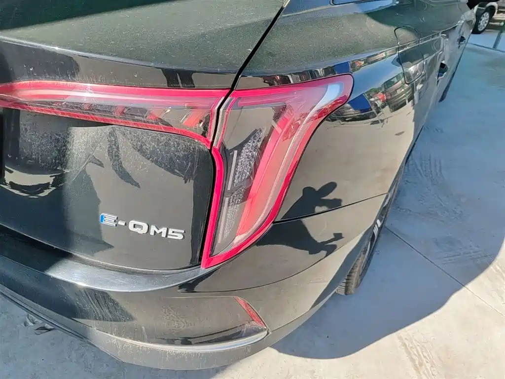 Hongqi E-QM5 2021 Charging Flag Joy Edition фото 8