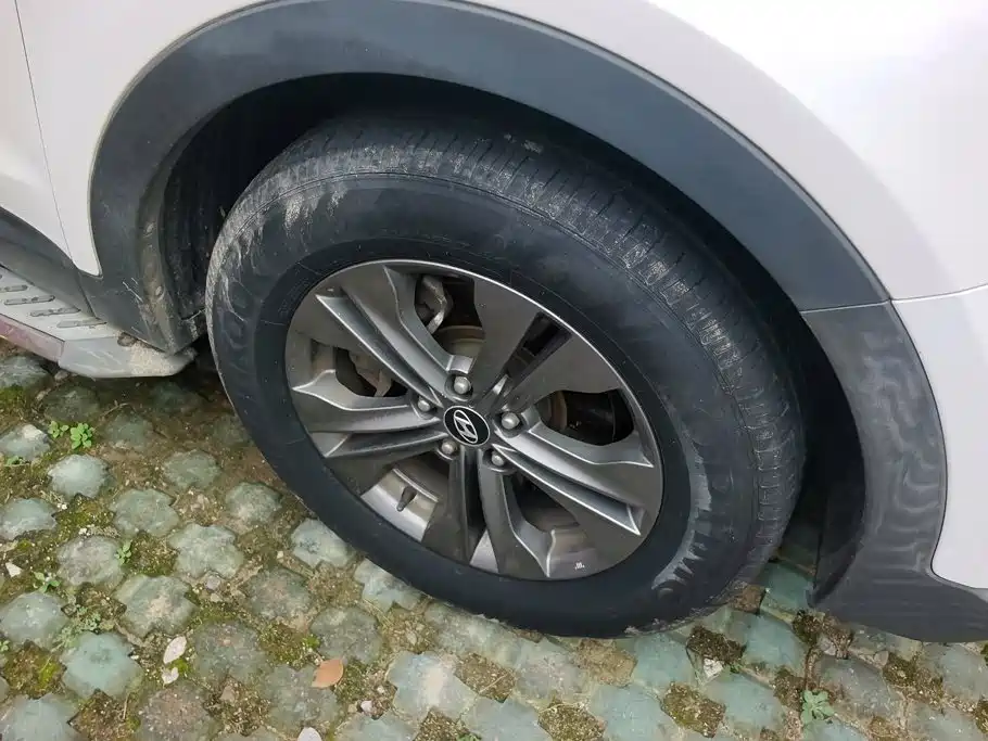 Hyundai Santa Fe 2013 2013 Model 2.4L Automatic 2WD Smart