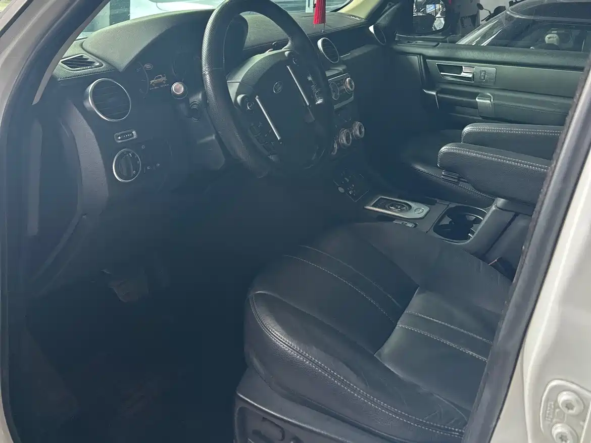 Land Rover Discovery 2015 3.0 SC V6 SE фото 5