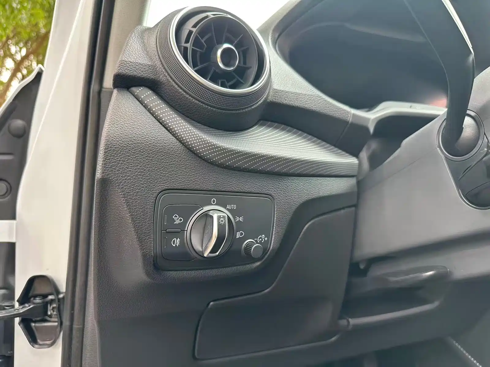 Фото 14 - Audi Q2L e-tron