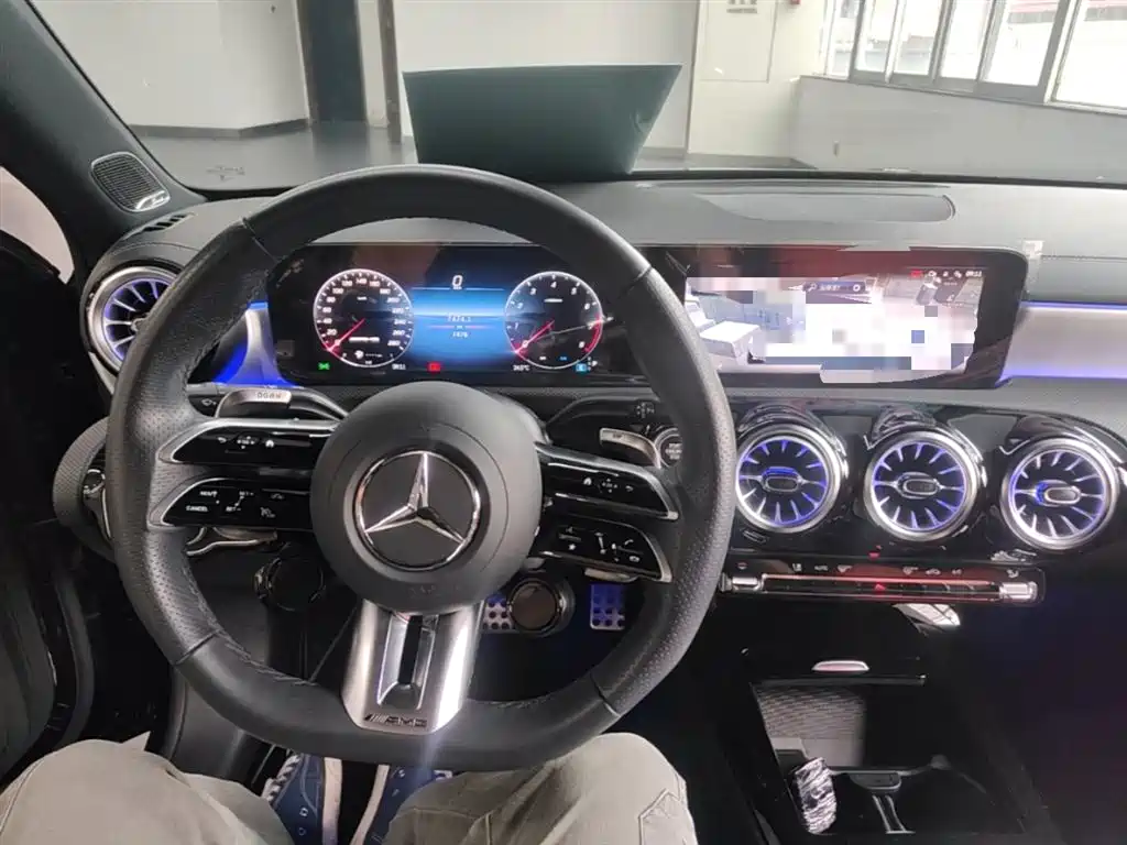 Mercedes-Benz A-Class AMG 2025 AMG A 35 L 4MATIC фото 11