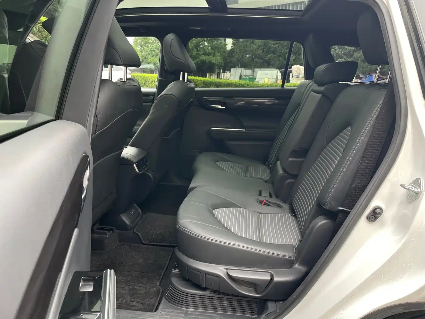 Toyota Crown Kluger 2022 2.5L HEV 4WD Premium Edition фото 13