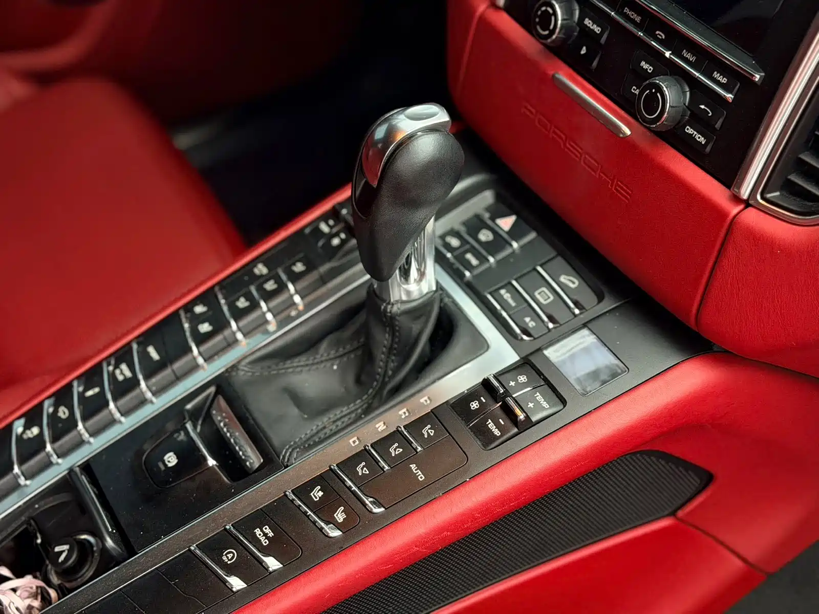 Photo 5 - Porsche Macan