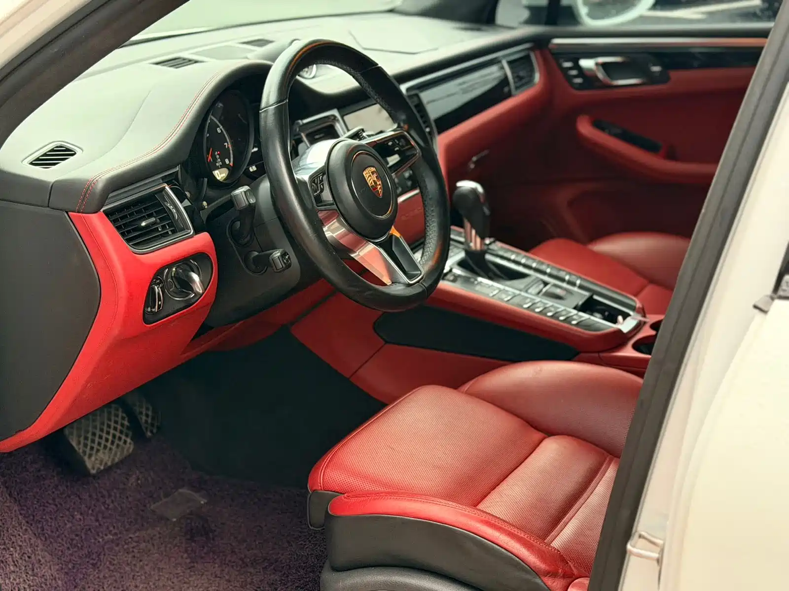 Photo 8 - Porsche Macan