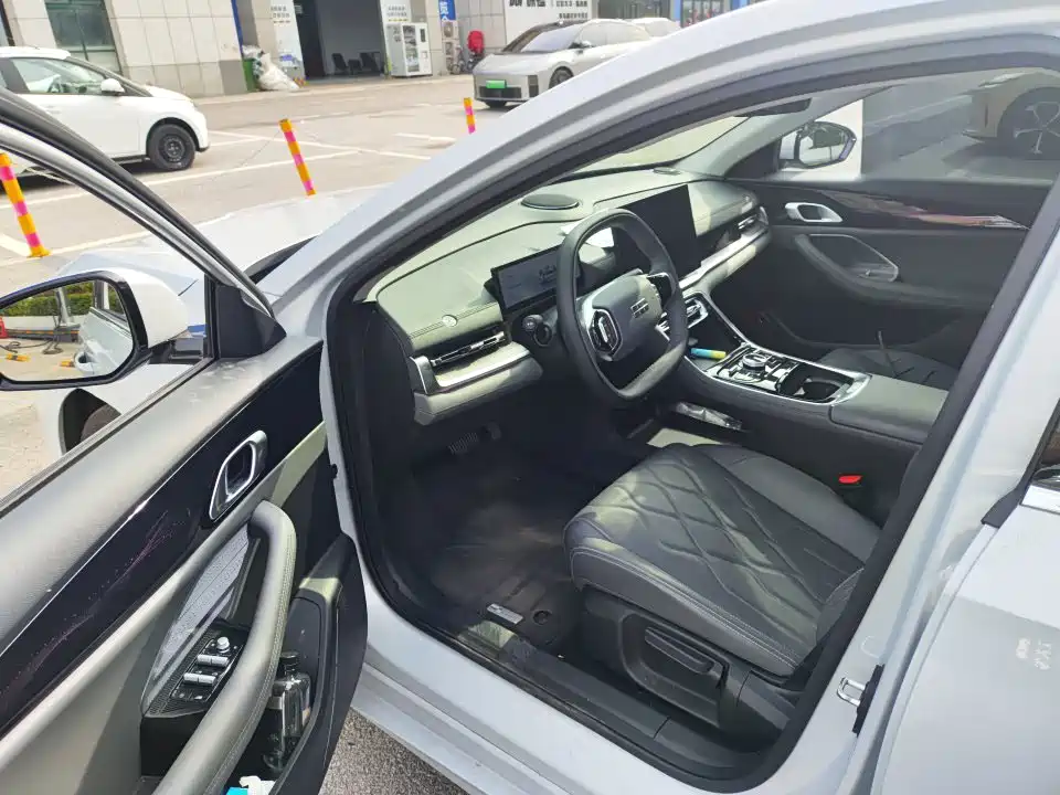 Geely Galaxy Galaxy A7 2025 EM-i 150km Premium Edition фото 5