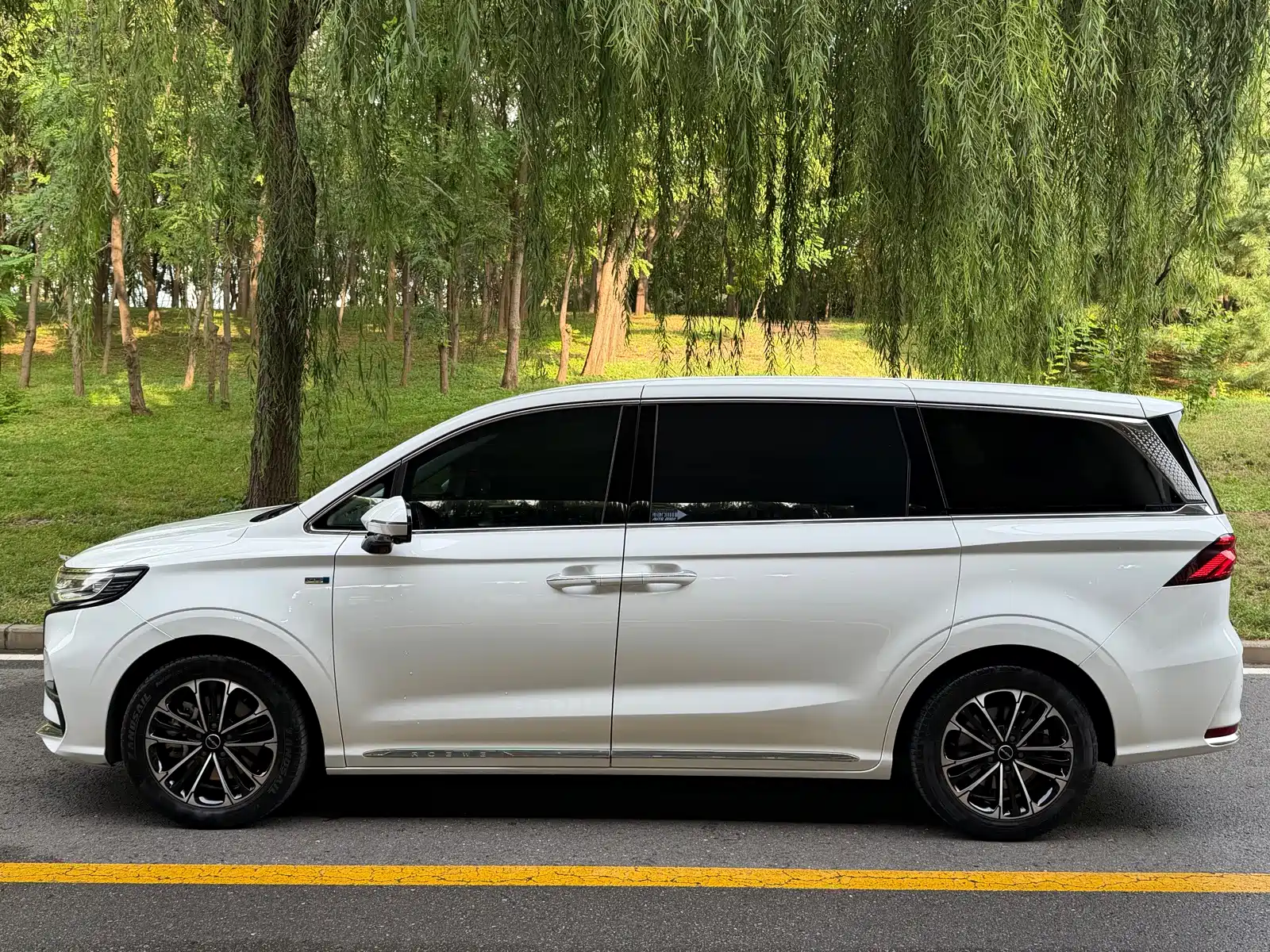 Фото 8 - Roewe iMAX8