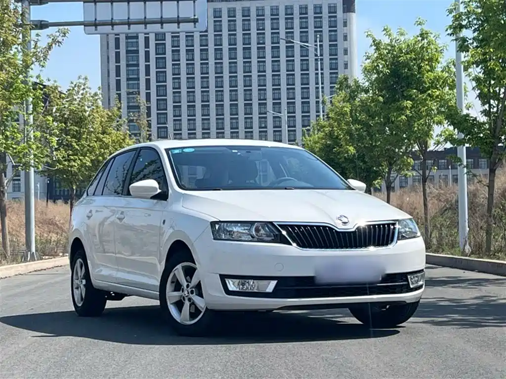 Škoda Skoda Rapid Spaceback 2016 Facelift 1.6L Automatic Innovation Edition фото 11