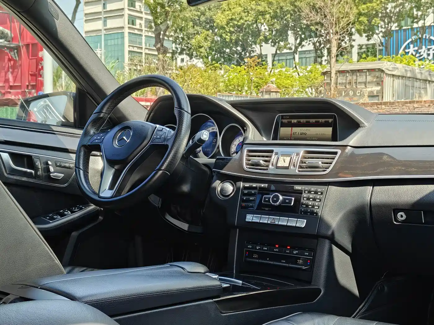 Mercedes-Benz E-Class 2015 E 320 L фото 11