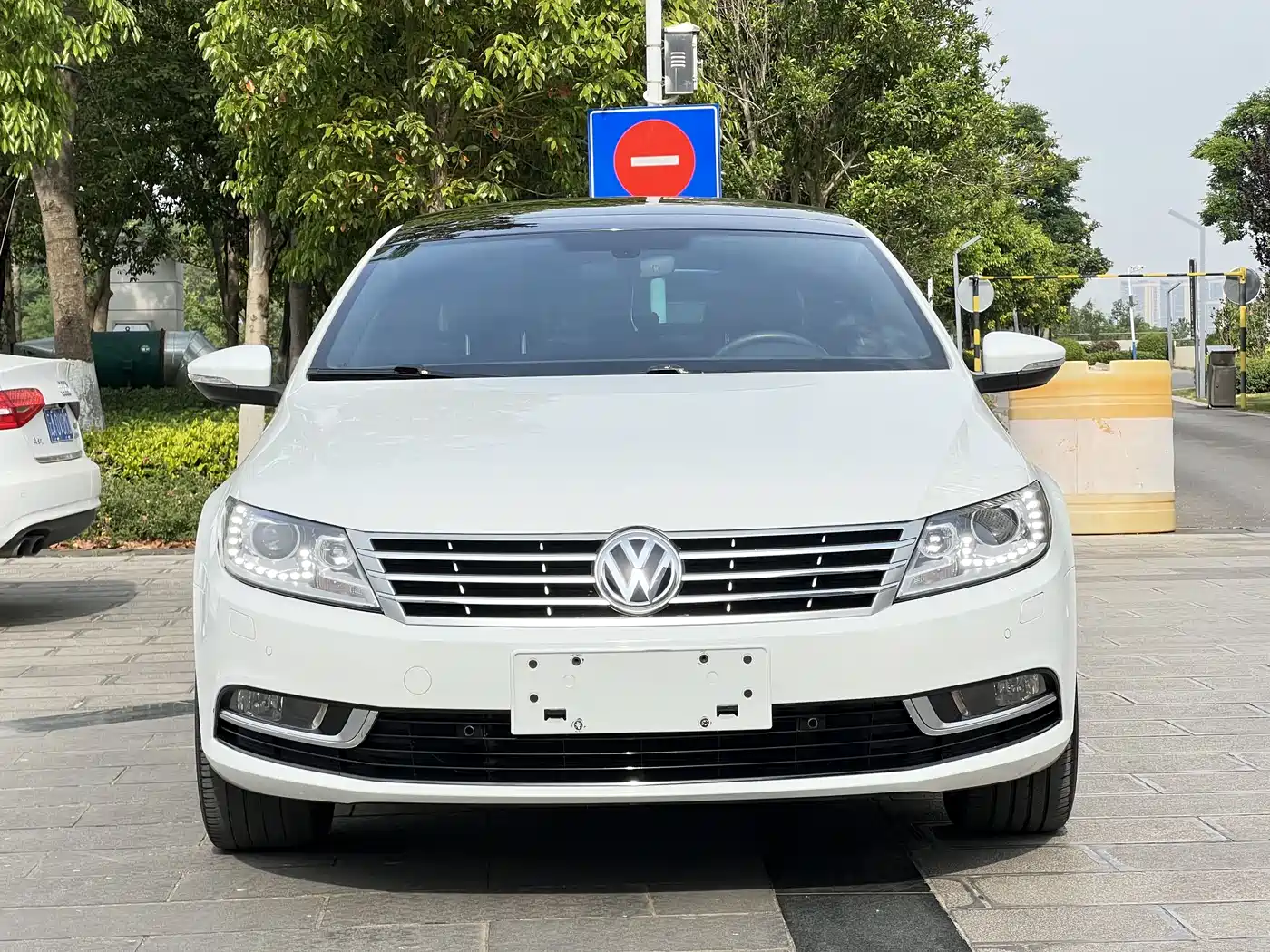 Volkswagen FAW-Volkswagen CC 2018 1.8TSI Luxury фото 2