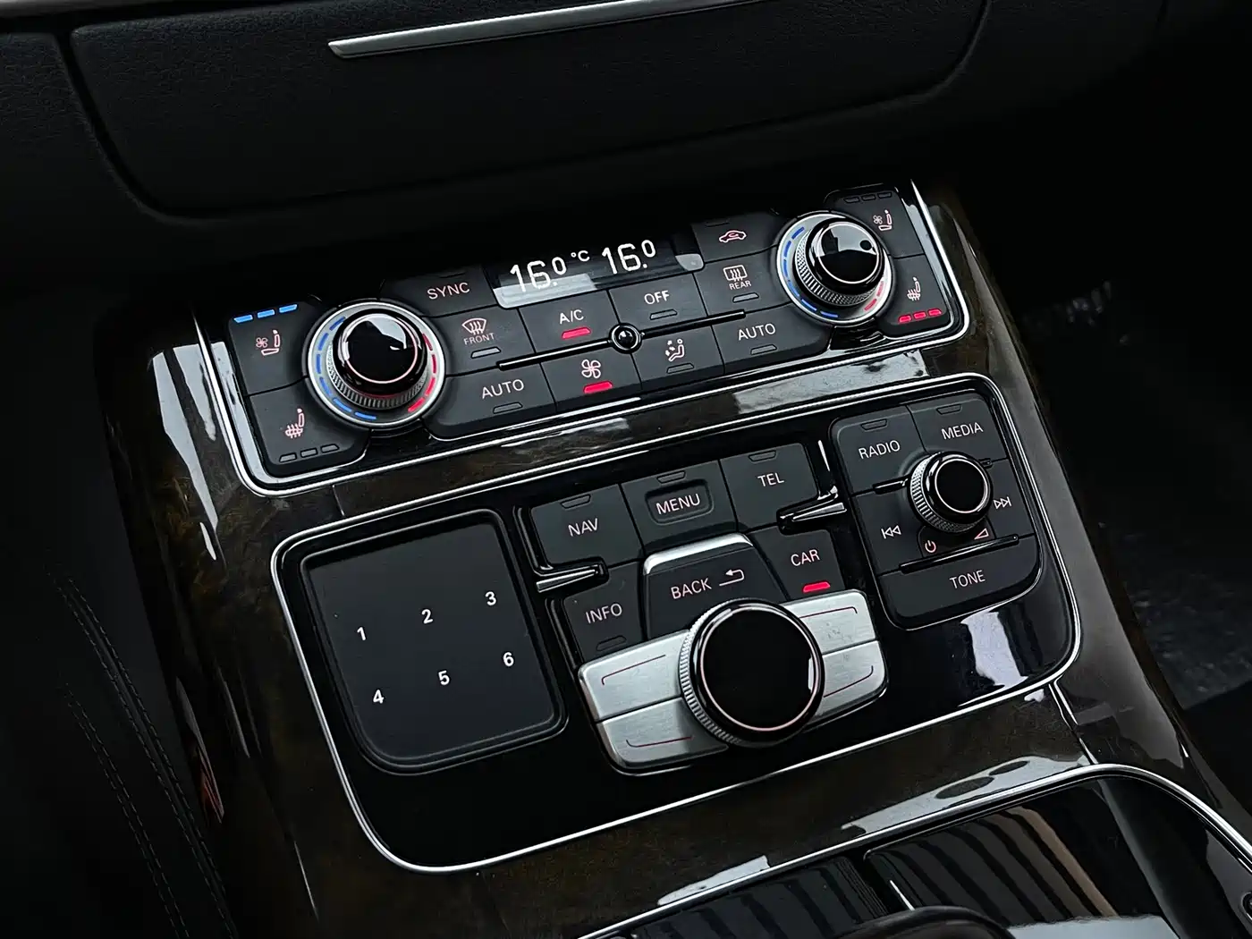 Photo 13 - Audi A8