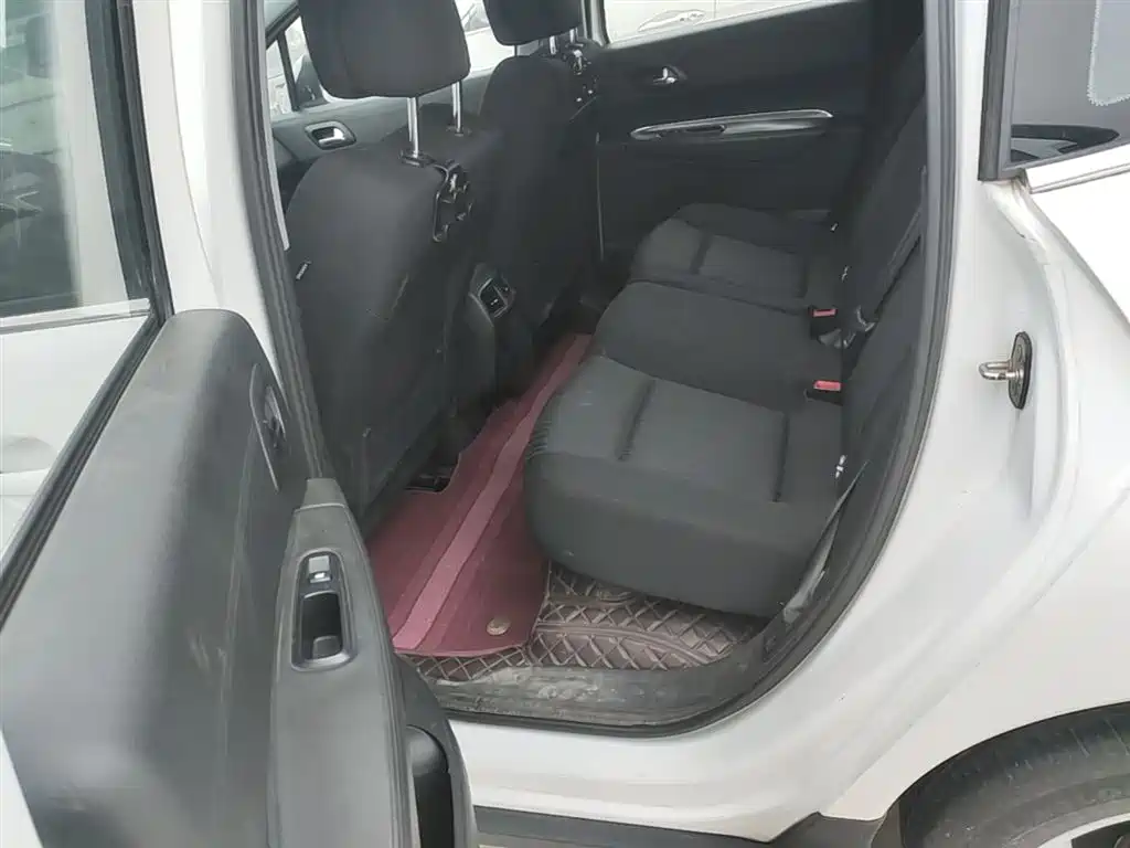 Peugeot 3008 2015 2.0L Automatic Classic Edition фото 17