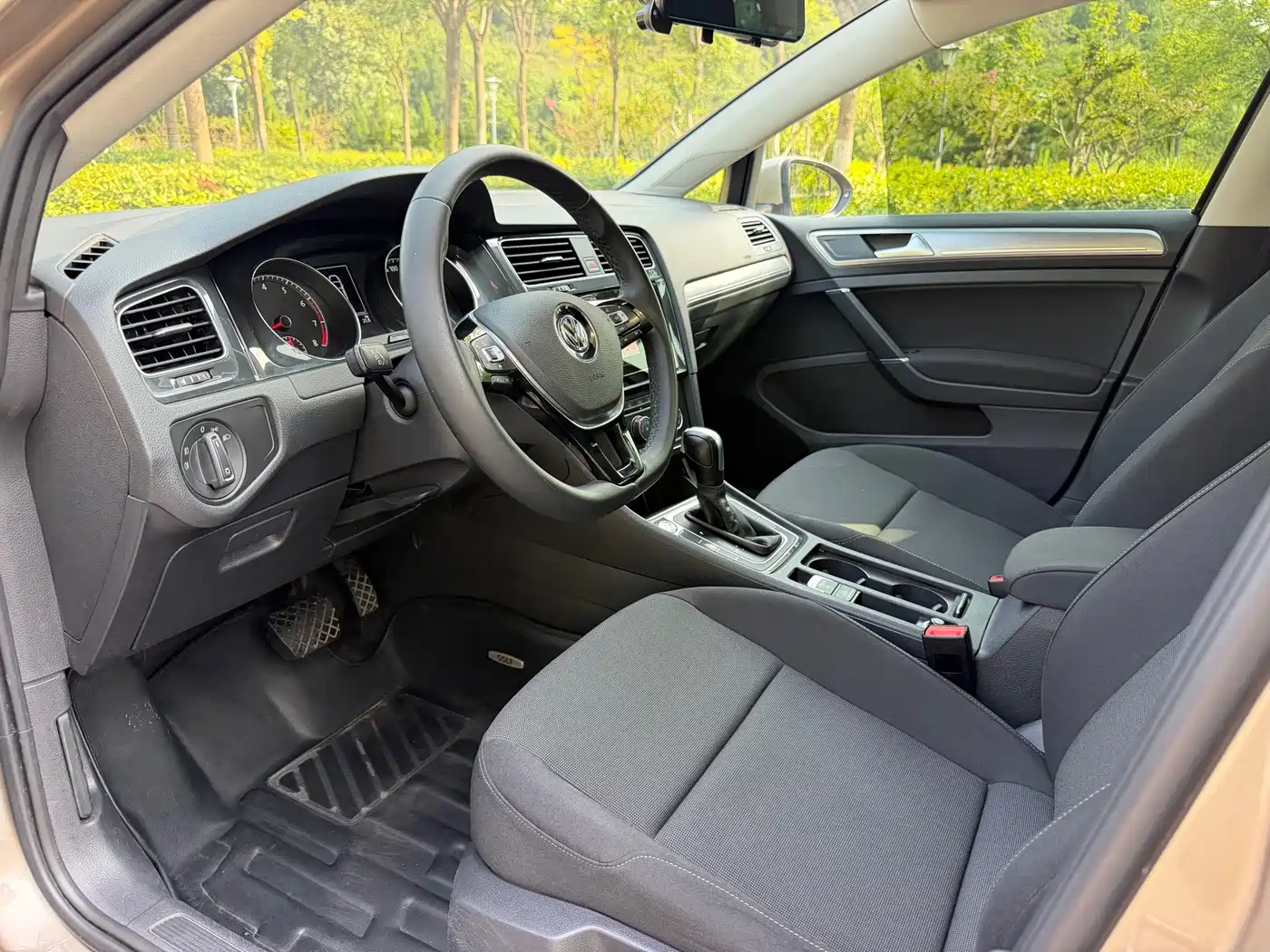 Фото 4 - Volkswagen Golf