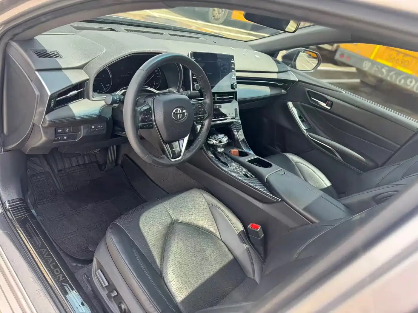 Photo 4 - Toyota Avalon