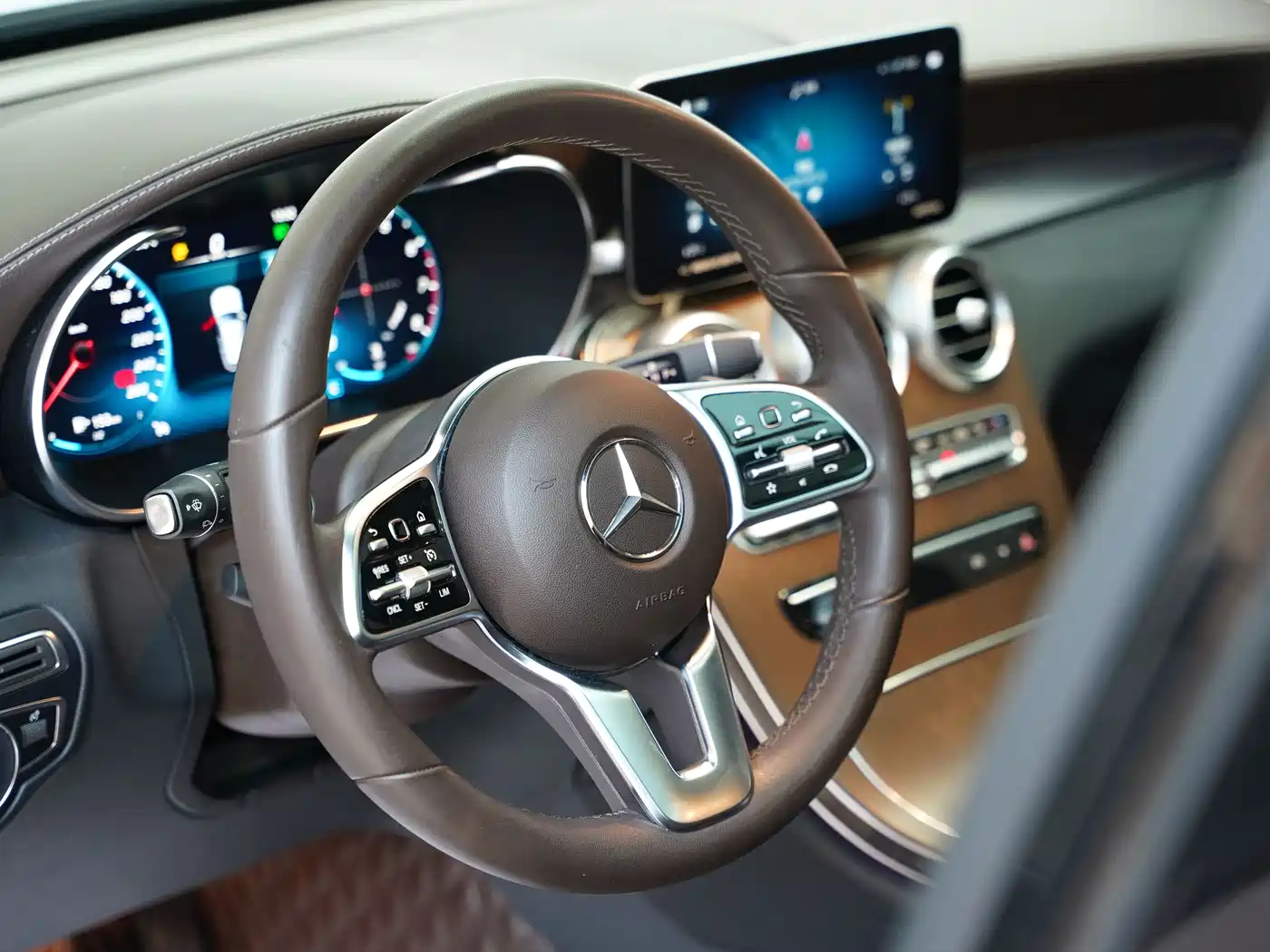 MERCEDES-BENZ GLC