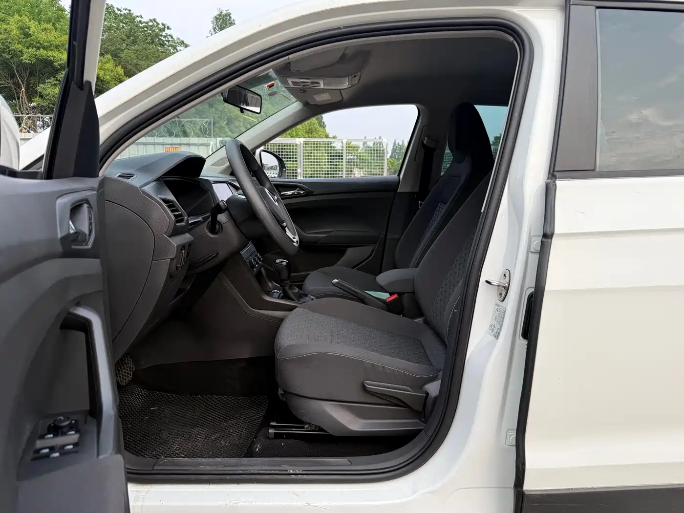 Volkswagen T-Cross 2023 Facelift 1.5L Automatic Trend Edition фото 4