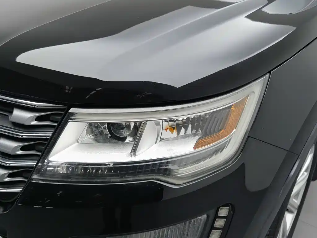 Photo 7 - Ford Explorer (Import)