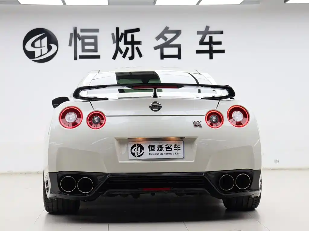 Фото 19 - Nissan GT-R