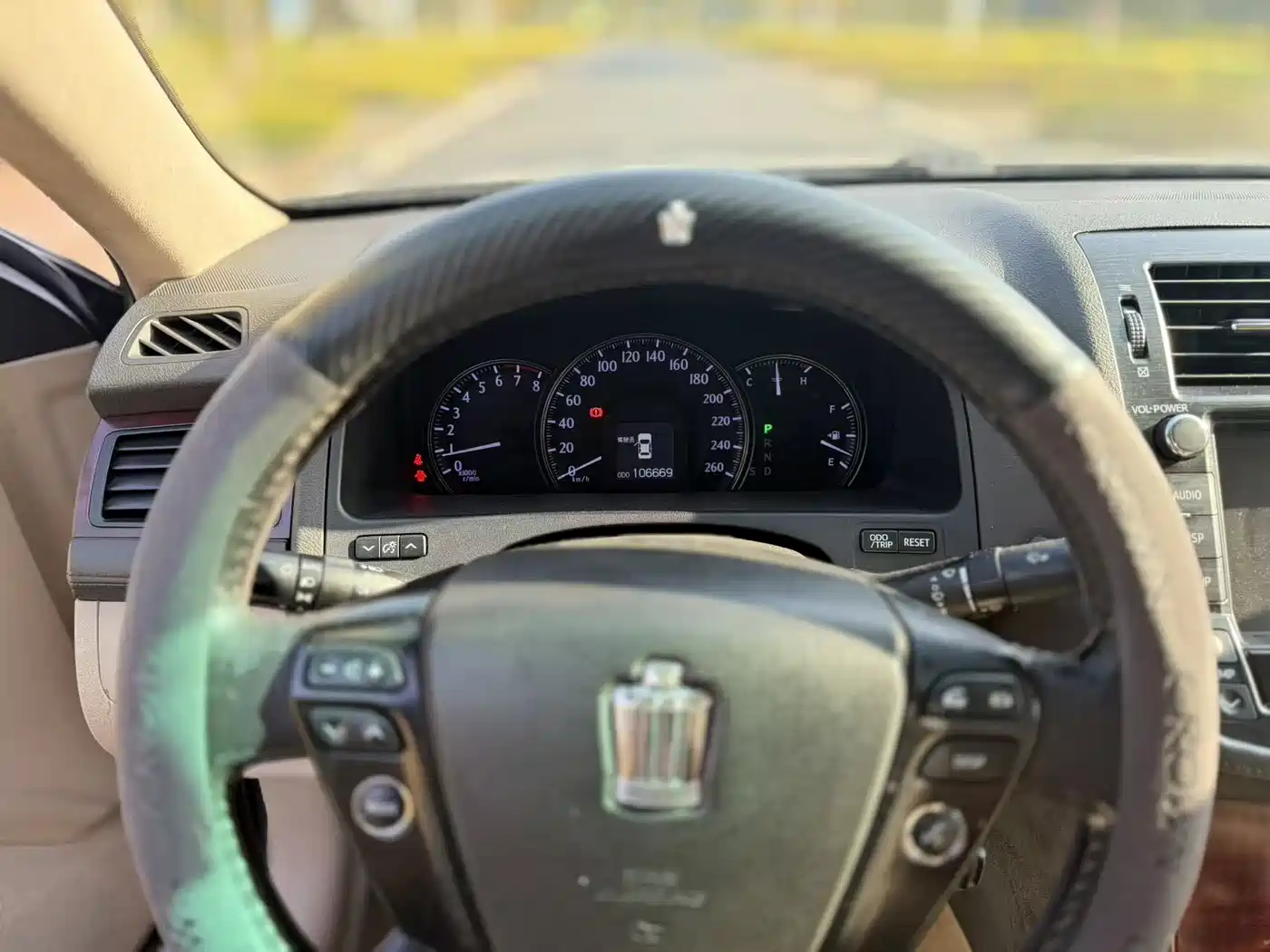 Toyota Crown 2010 2.5L Royal Leather Navigation Edition фото 10