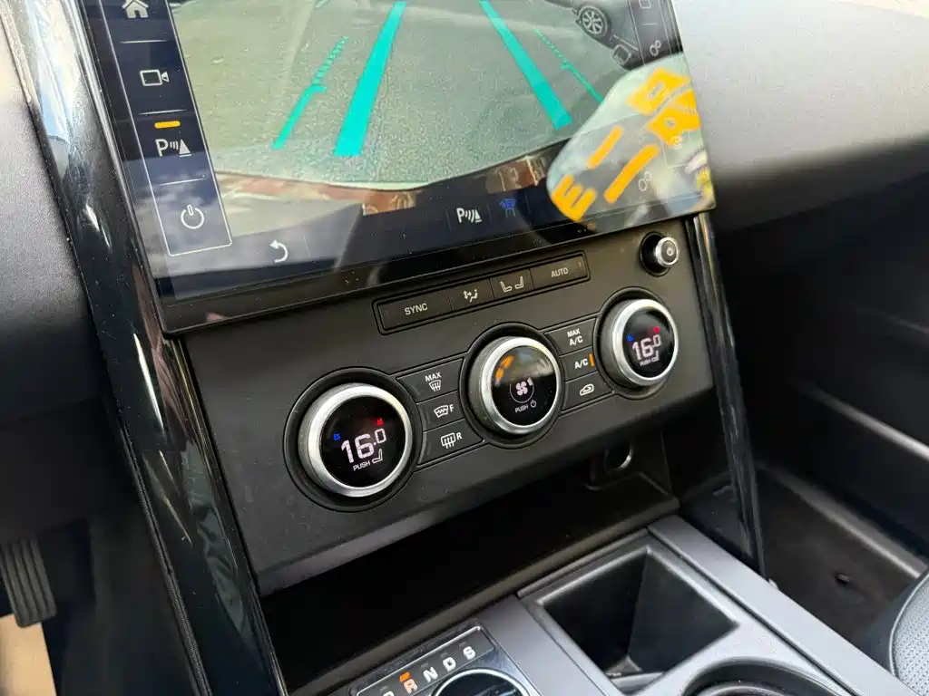 Photo 11 - Land Rover Discovery