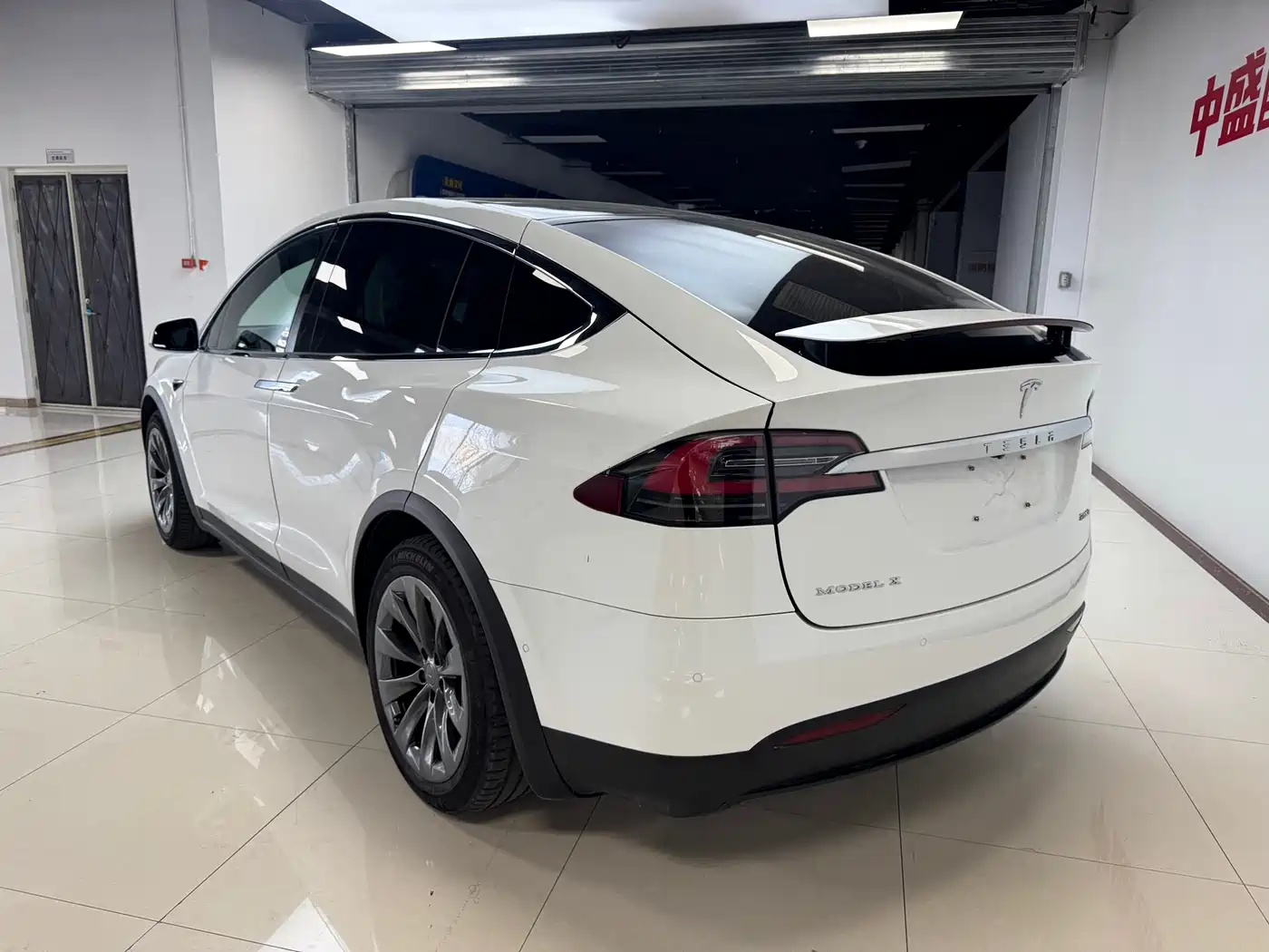TESLA MODEL X
