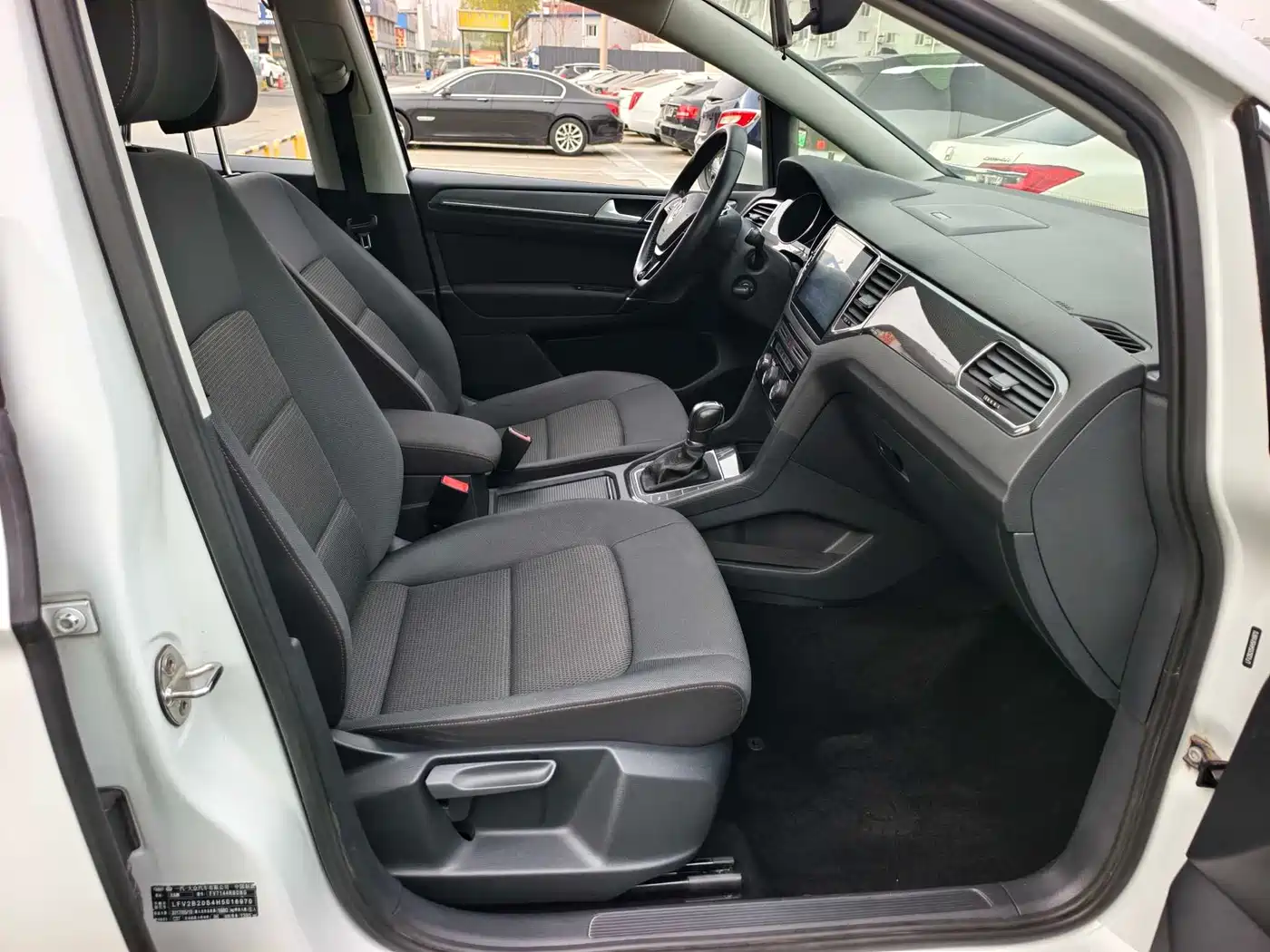 Volkswagen Golf Sportsvan 2016 230TSI Automatic Progressive фото 16