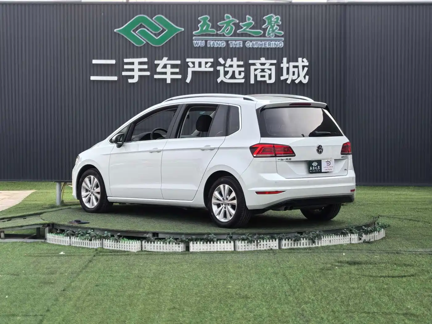 Volkswagen Golf Sportsvan 2016 230TSI Automatic Progressive фото 21