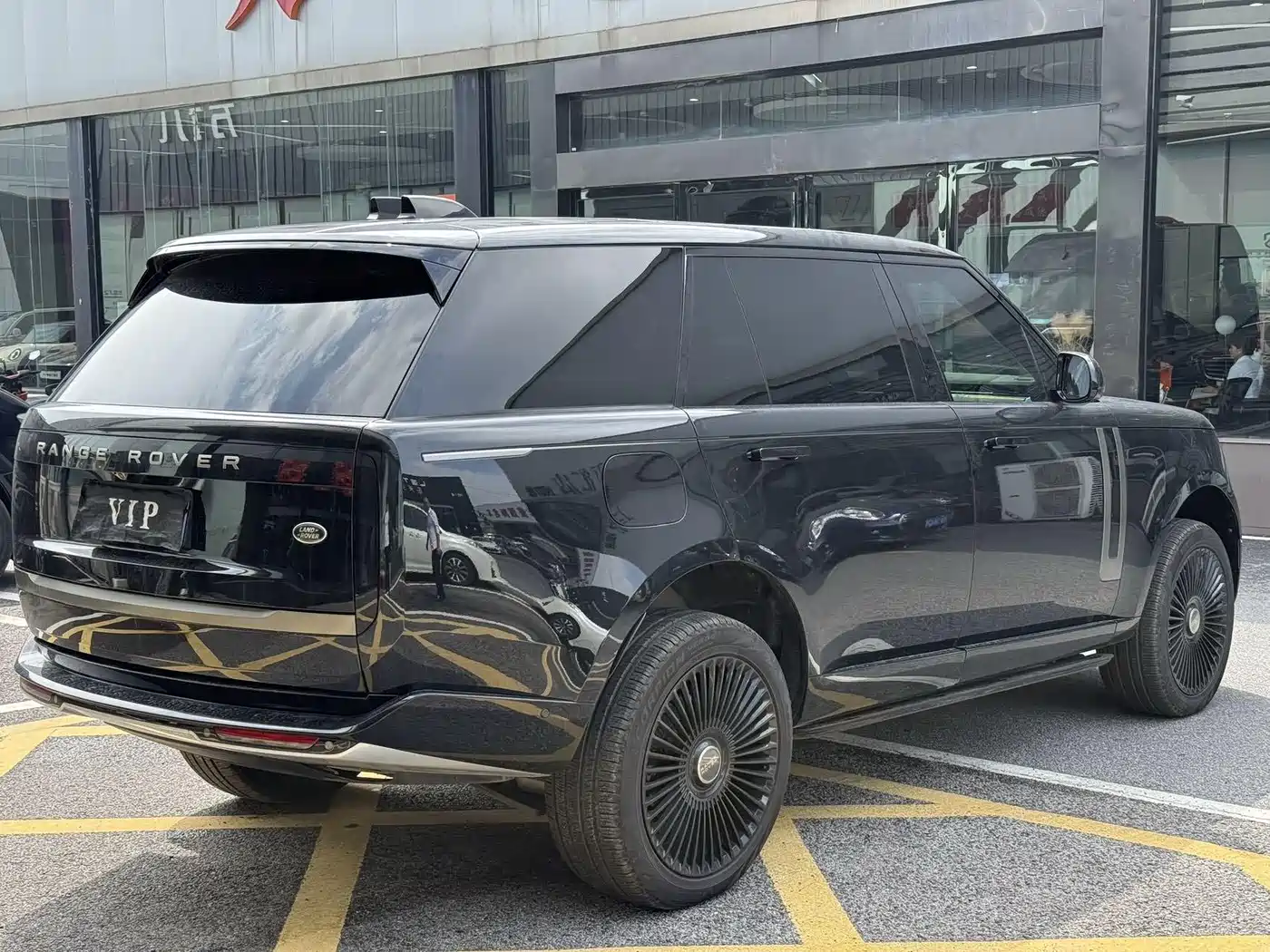 Land Rover Range Rover 2023 Facelift 3.0 L6 400PS Prosperity Extended Version фото 5