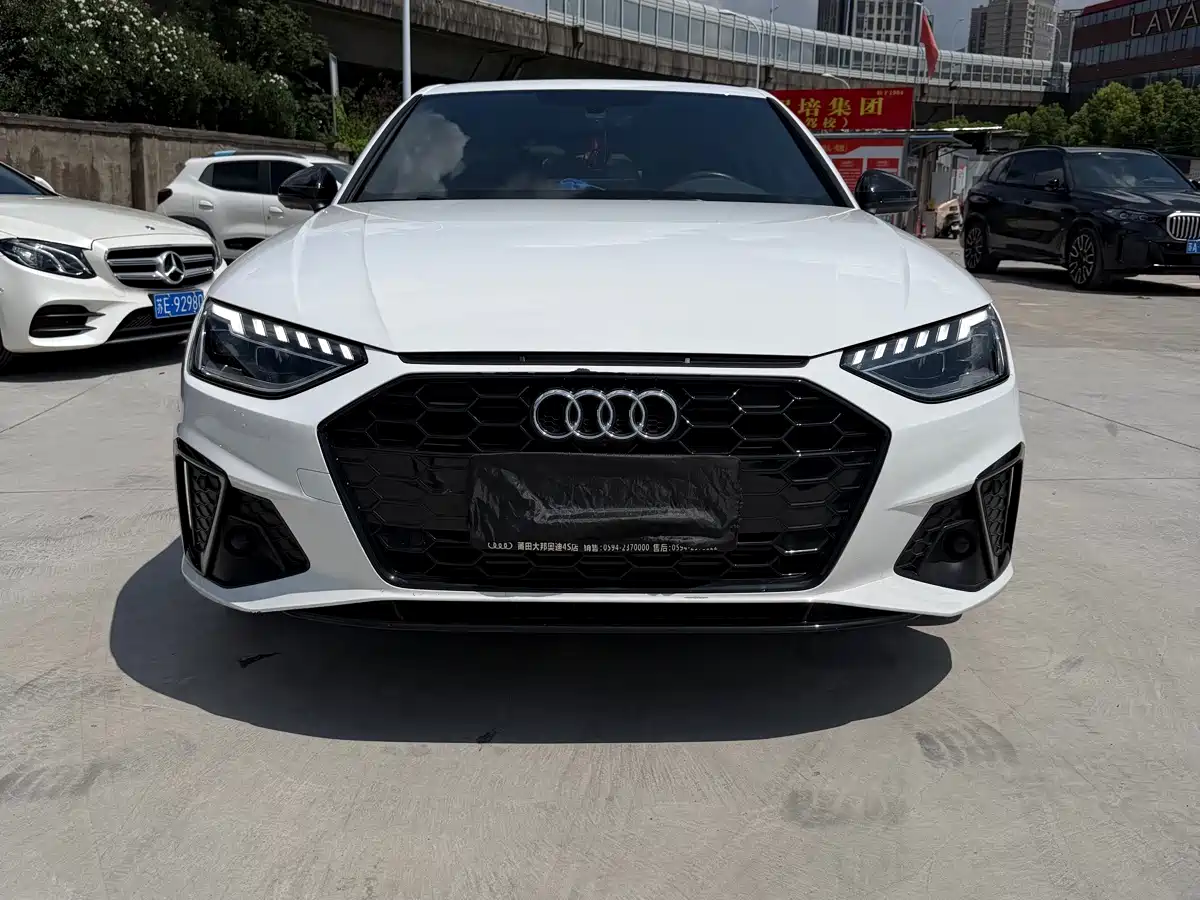 Фото 2 - Audi A4L