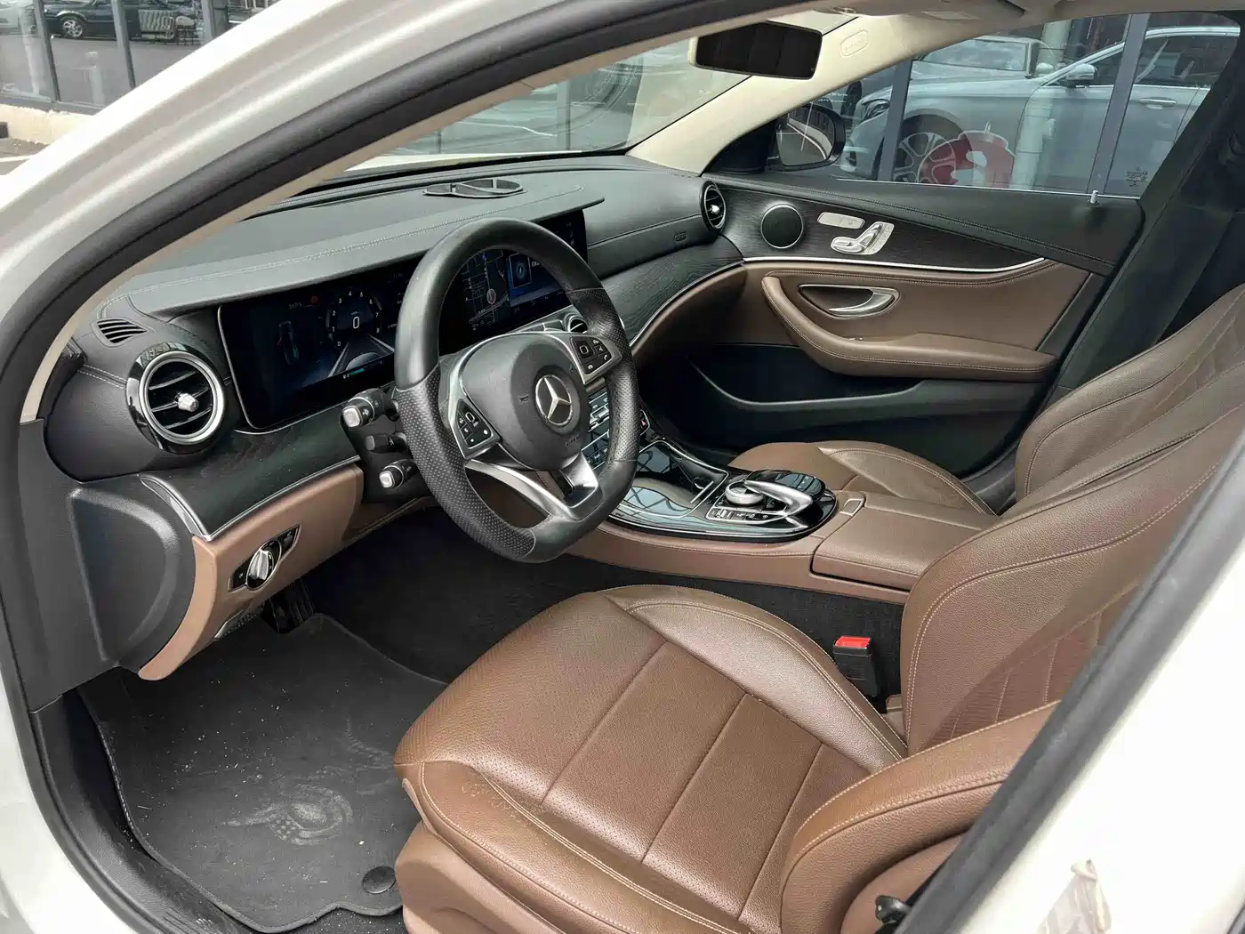 Mercedes-Benz E-Class 2016 E 300 L Sport Fashion Type фото 3
